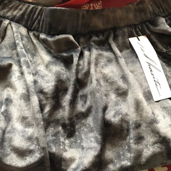 NWT Red Haute Off the Shoulder Top - Picture 8 of 10